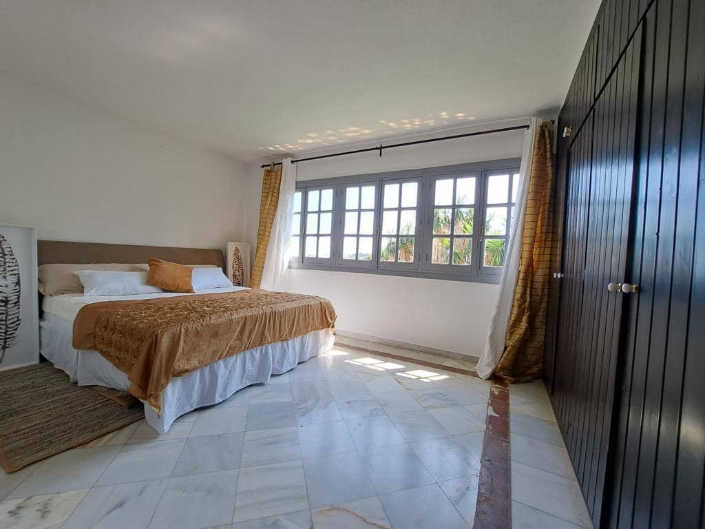 Villa te huur in Estepona met zwembad garage - € 5.250 (Ref: 9015607)