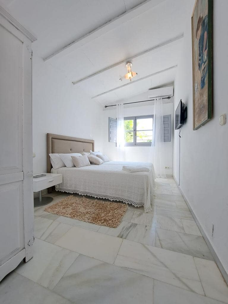 Villa te huur in Estepona met zwembad garage - € 5.250 (Ref: 9015607)