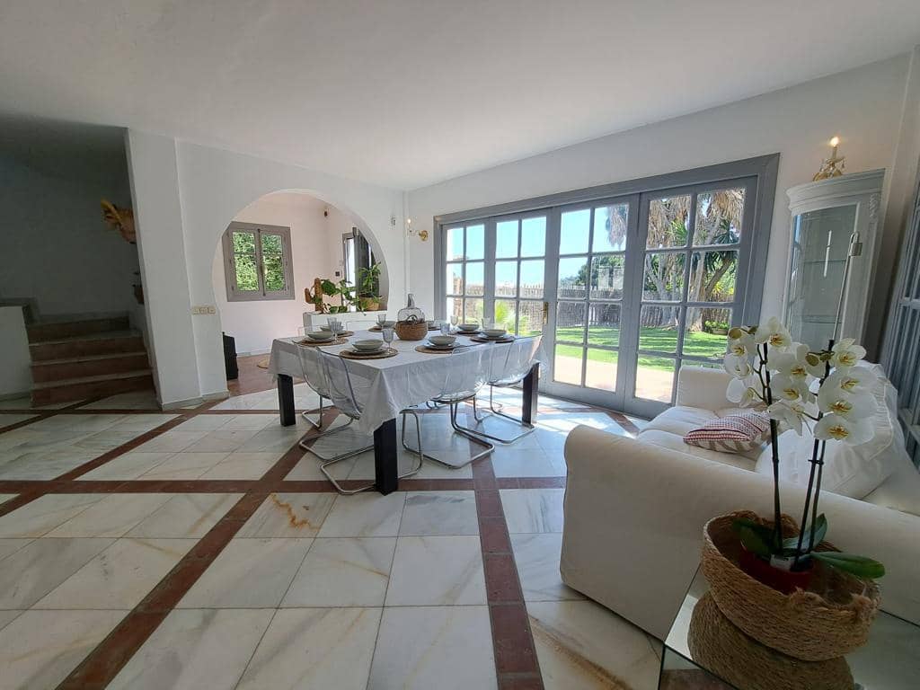 Villa te huur in Estepona met zwembad garage - € 5.250 (Ref: 9015607)