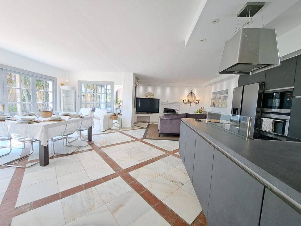 Villa te huur in Estepona met zwembad garage - € 5.250 (Ref: 9015607)