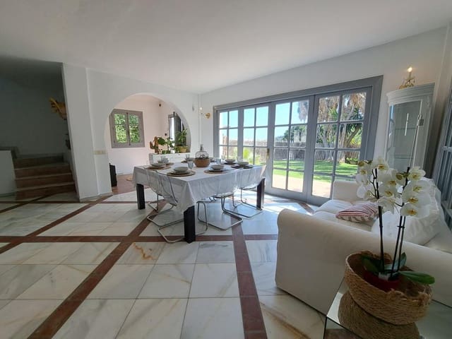 Huvila vuokrattavana paikassa Estepona mukana uima-altaan 
autotalli - 5 250 € (Ref: 9015607)