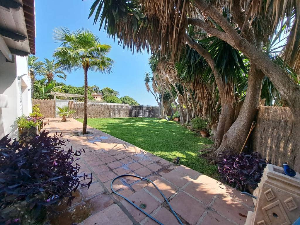 Villa te huur in Estepona met zwembad garage - € 5.250 (Ref: 9015607)