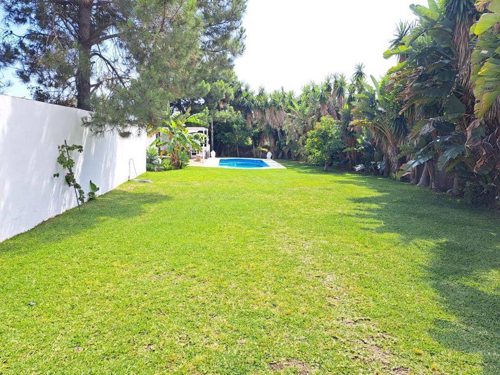 Villa te huur in Estepona met zwembad garage - € 5.250 (Ref: 9015607)