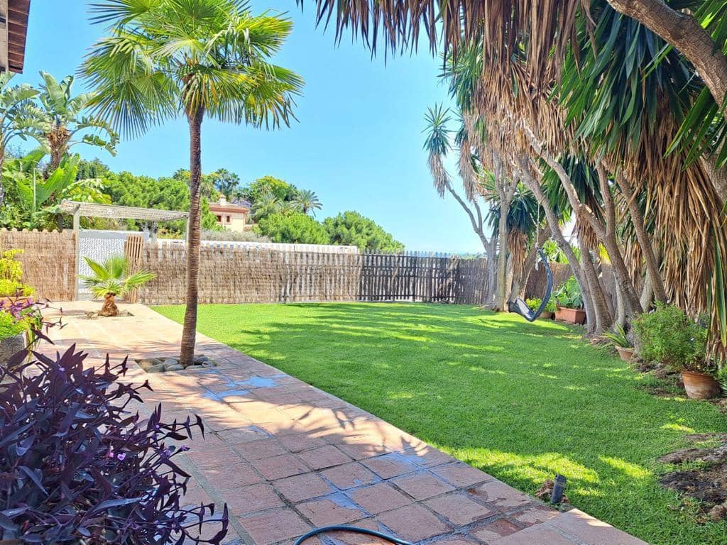 Villa te huur in Estepona met zwembad garage - € 5.250 (Ref: 9015607)