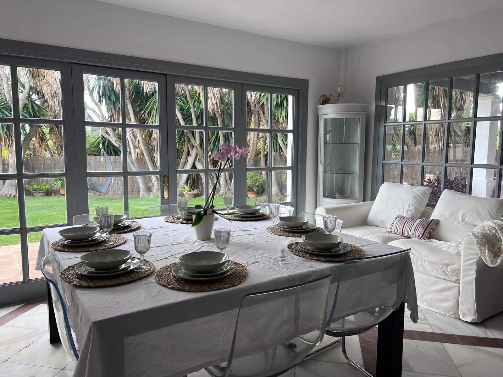 Villa te huur in Estepona met zwembad garage - € 5.250 (Ref: 9015607)