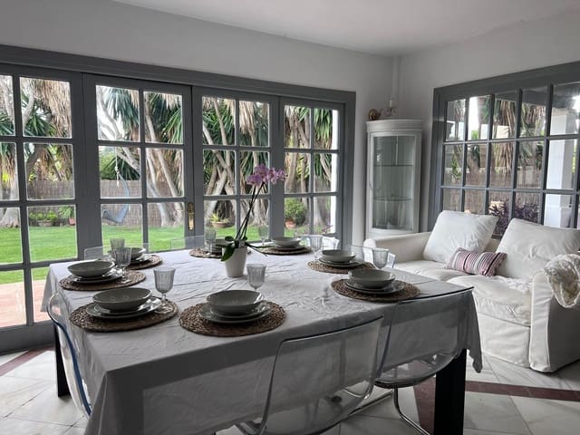 Huvila vuokrattavana paikassa Estepona mukana uima-altaan 
autotalli - 5 250 € (Ref: 9015607)