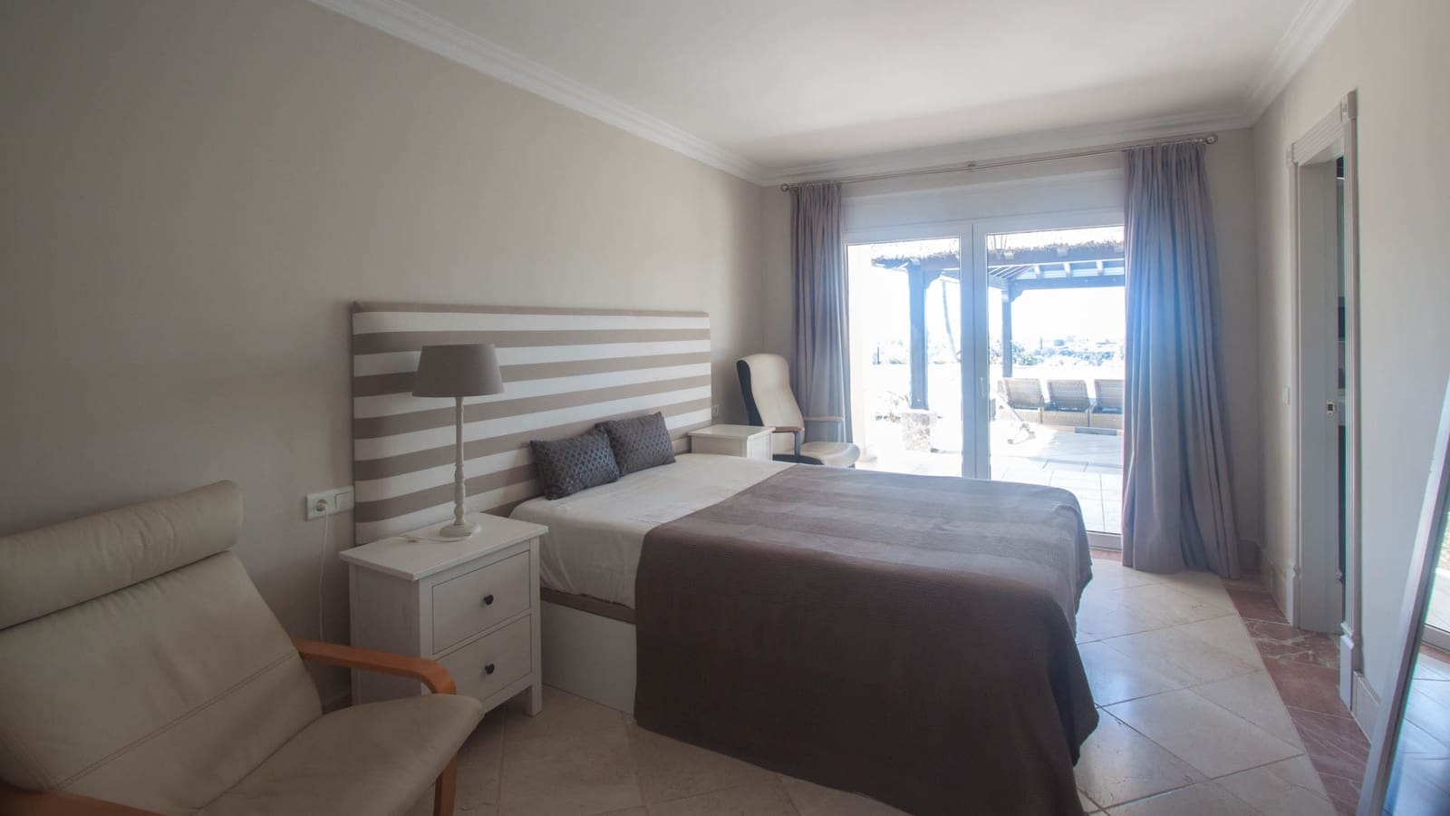 4 slaapkamer Finca/Landhuis te koop in Estepona met zwembad garage - € 2.450.000 (Ref: 9175453)