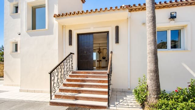 4 sypialnia Finka/Dom wiejski na sprzedaż w Estepona z basenem garażem - 2 450 000 € (Ref: 9175453)