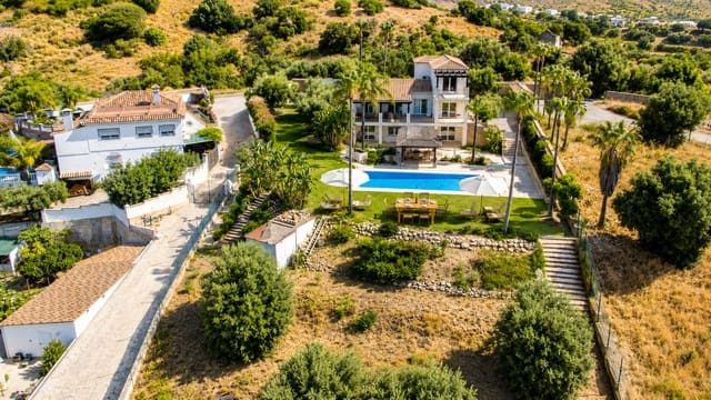 4 sypialnia Finka/Dom wiejski na sprzedaż w Estepona z basenem garażem - 2 450 000 € (Ref: 9175453)