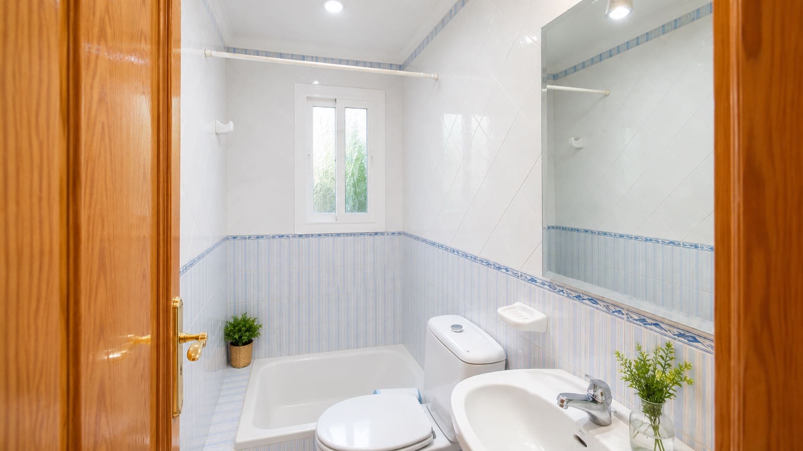 3 chambre Finca/Maison de Campagne à vendre à Estepona avec piscine garage - 1 075 000 € (Ref: 9297847)