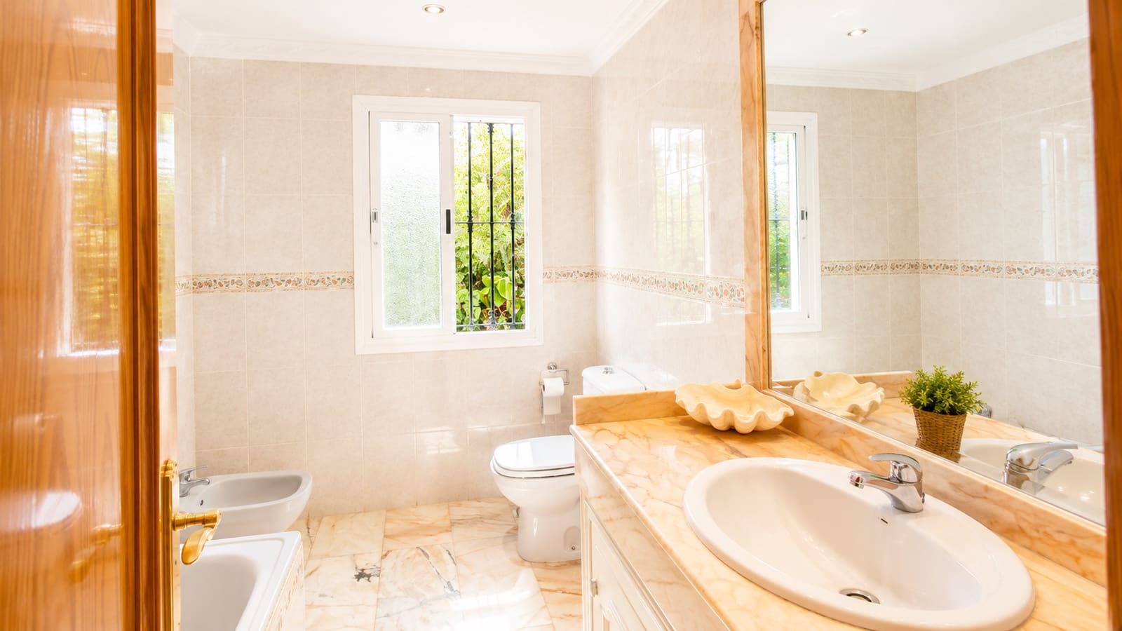 3 chambre Finca/Maison de Campagne à vendre à Estepona avec piscine garage - 1 075 000 € (Ref: 9297847)