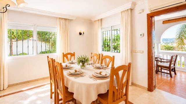 3 soveværelse Finca/Landehus til salg i Estepona med swimmingpool garage - € 1.075.000 (Ref: 9297847)