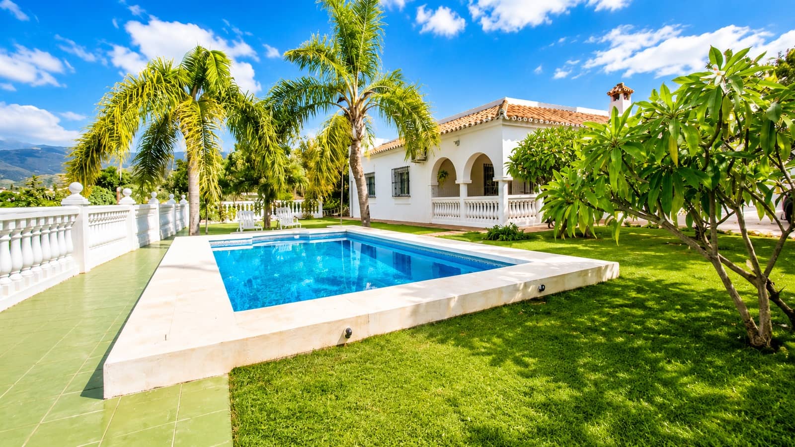3 chambre Finca/Maison de Campagne à vendre à Estepona avec piscine garage - 1 075 000 € (Ref: 9297847)