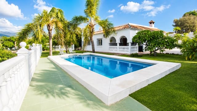 3 soveværelse Finca/Landehus til salg i Estepona med swimmingpool garage - € 1.075.000 (Ref: 9297847)