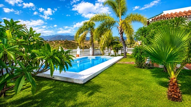 3 soveværelse Finca/Landehus til salg i Estepona med swimmingpool garage - € 1.075.000 (Ref: 9297847)