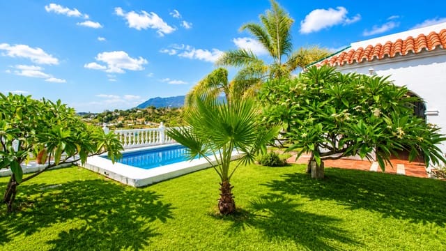 3 soveværelse Finca/Landehus til salg i Estepona med swimmingpool garage - € 1.075.000 (Ref: 9297847)