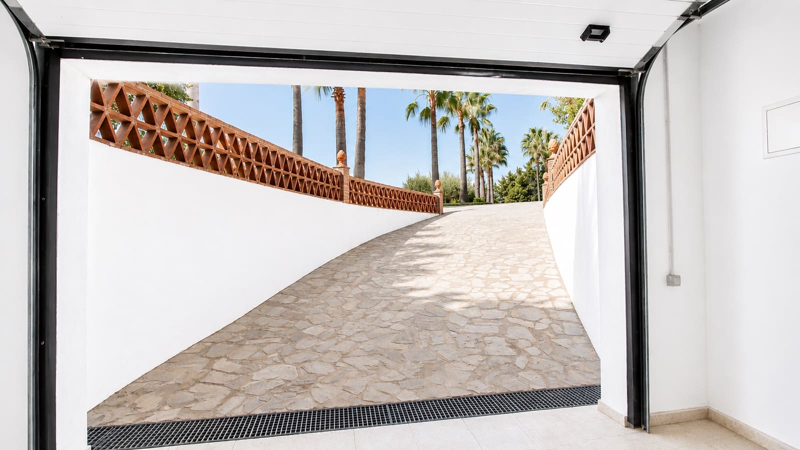 3 soveværelse Finca/Landehus til salg i Estepona med swimmingpool garage - € 2.000.000 (Ref: 9378089)