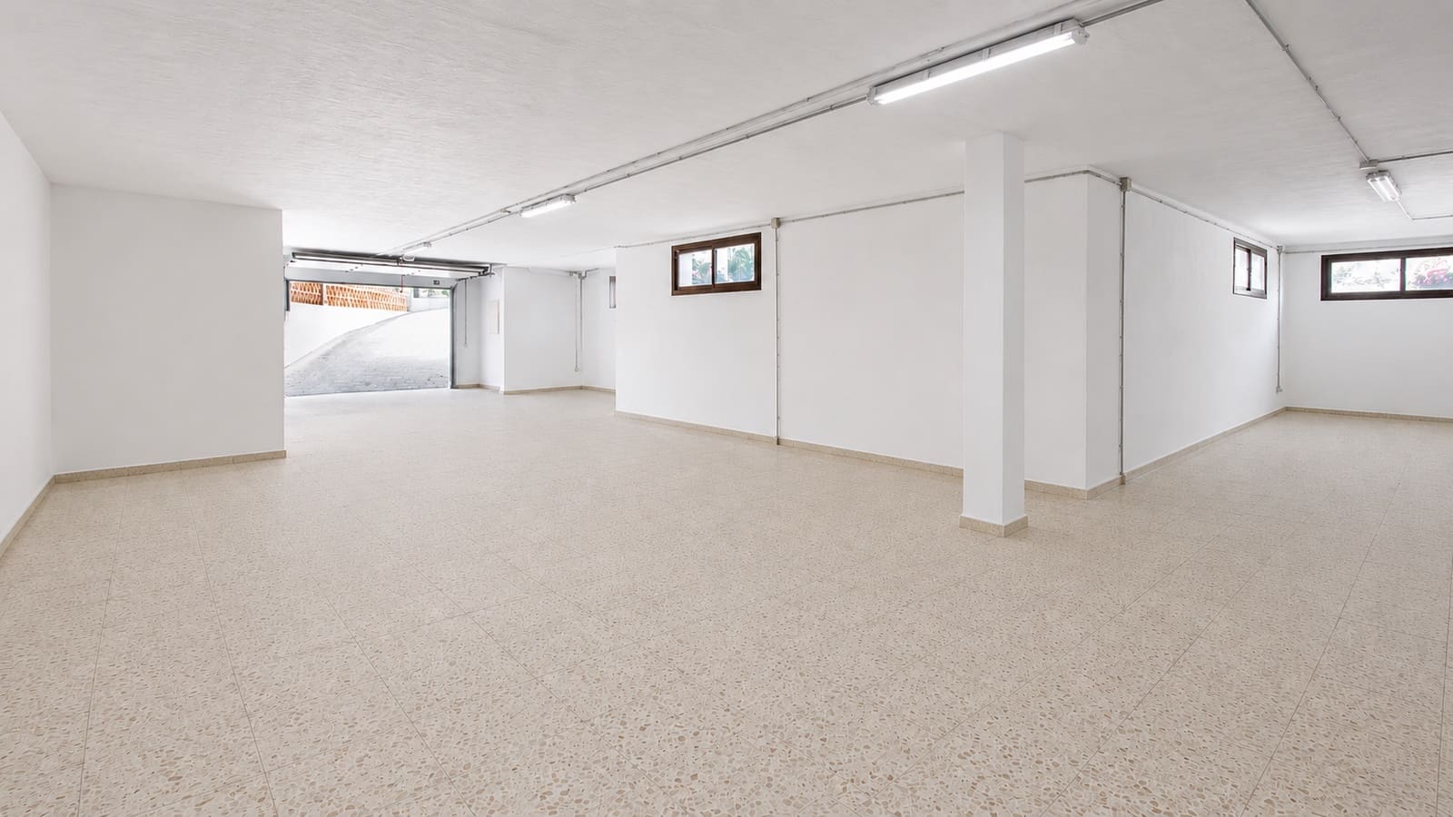 3 soveværelse Finca/Landehus til salg i Estepona med swimmingpool garage - € 2.000.000 (Ref: 9378089)