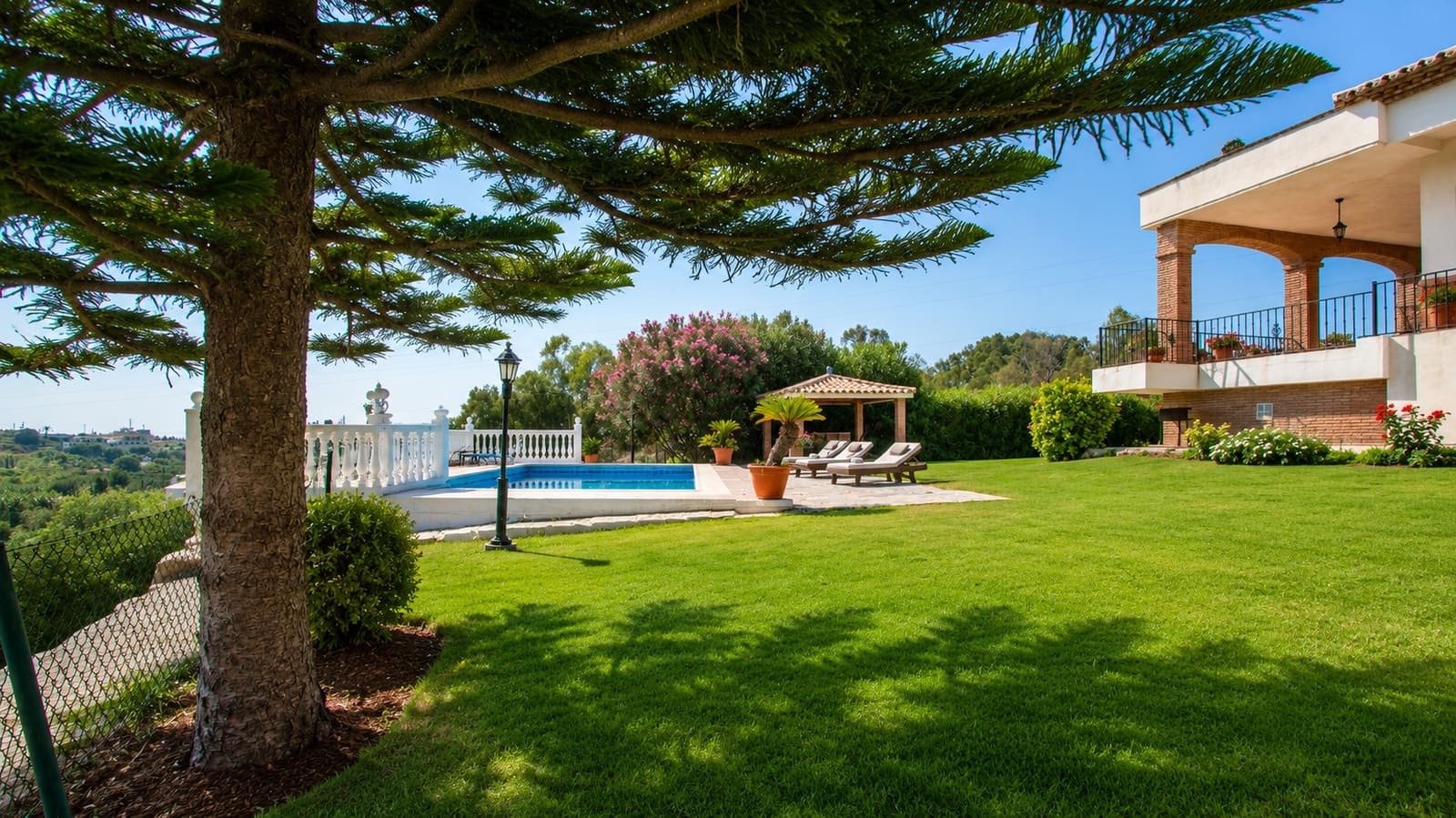 3 soveværelse Finca/Landehus til salg i Estepona med swimmingpool garage - € 2.000.000 (Ref: 9378089)