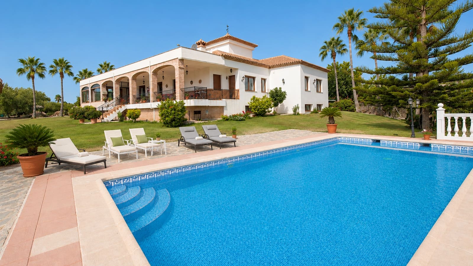 3 soveværelse Finca/Landehus til salg i Estepona med swimmingpool garage - € 2.000.000 (Ref: 9378089)