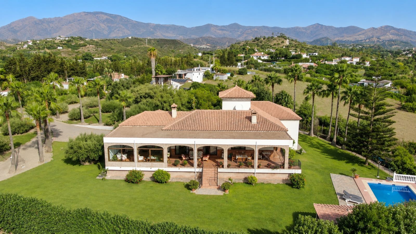 3 soveværelse Finca/Landehus til salg i Estepona med swimmingpool garage - € 2.000.000 (Ref: 9378089)