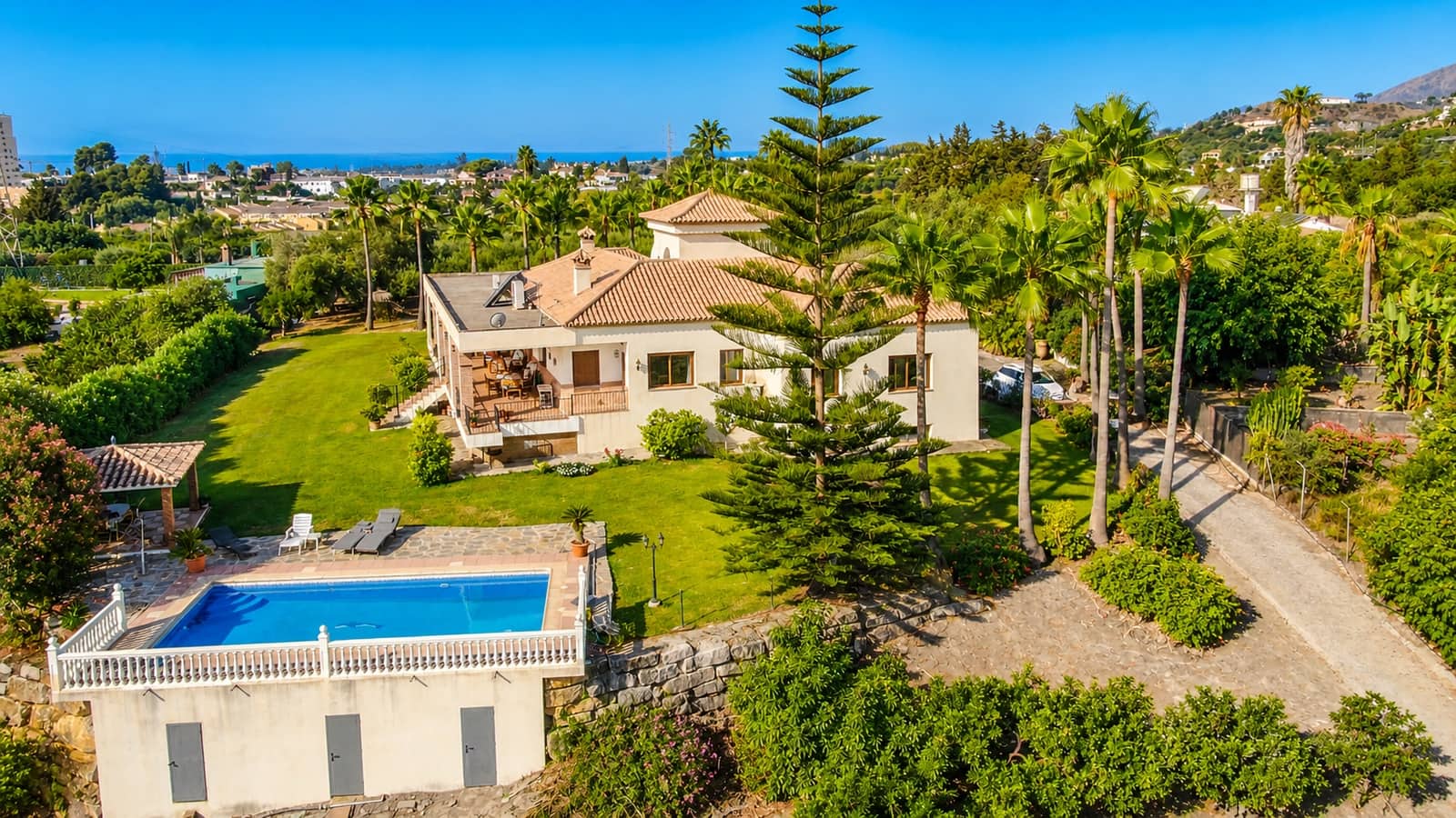 3 soveværelse Finca/Landehus til salg i Estepona med swimmingpool garage - € 2.000.000 (Ref: 9378089)