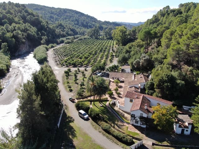 8 chambre Finca/Maison de Campagne à vendre à Gaucín avec piscine garage - 2 800 000 € (Ref: 9414567)