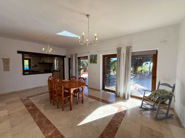 4 slaapkamer Finca/Landhuis te koop in Estepona met zwembad garage - € 795.000 (Ref: 9436417)