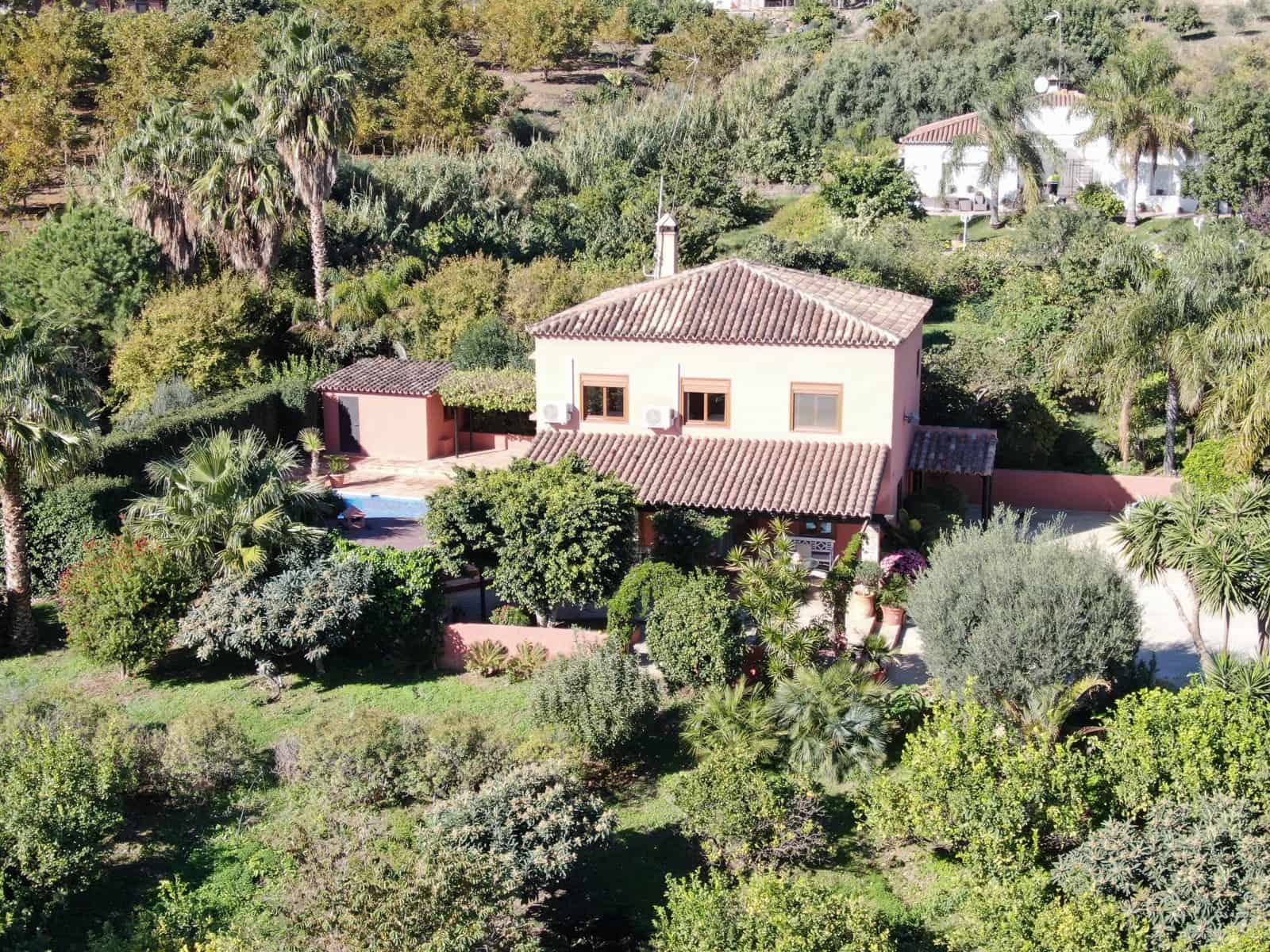 4 slaapkamer Finca/Landhuis te koop in Estepona met zwembad garage - € 795.000 (Ref: 9436417)