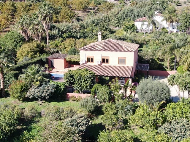 4 slaapkamer Finca/Landhuis te koop in Estepona met zwembad garage - € 795.000 (Ref: 9436417)