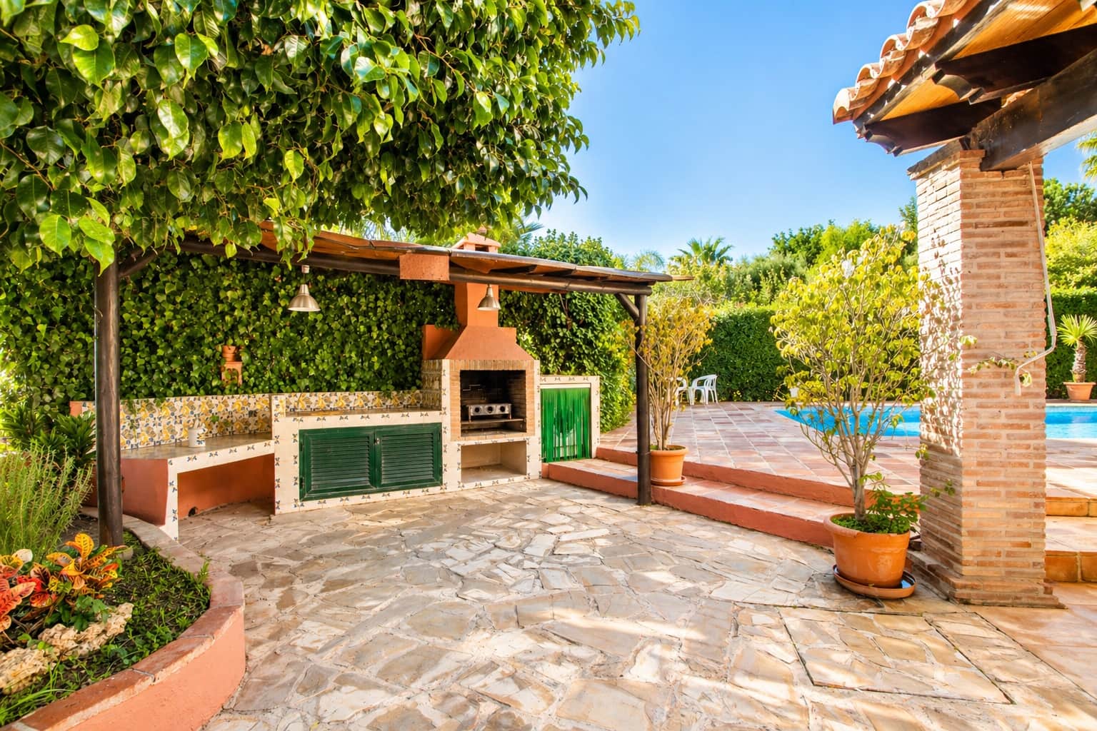 4 bedroom Finca/Country House for sale in Estepona with pool garage - € 795,000 (Ref: 9436417)