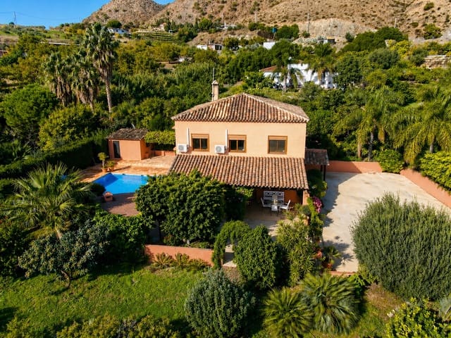 4 Zimmer Finca/Landgut zu verkaufen in Estepona mit Pool Garage - 795.000 € (Ref: 9436417)