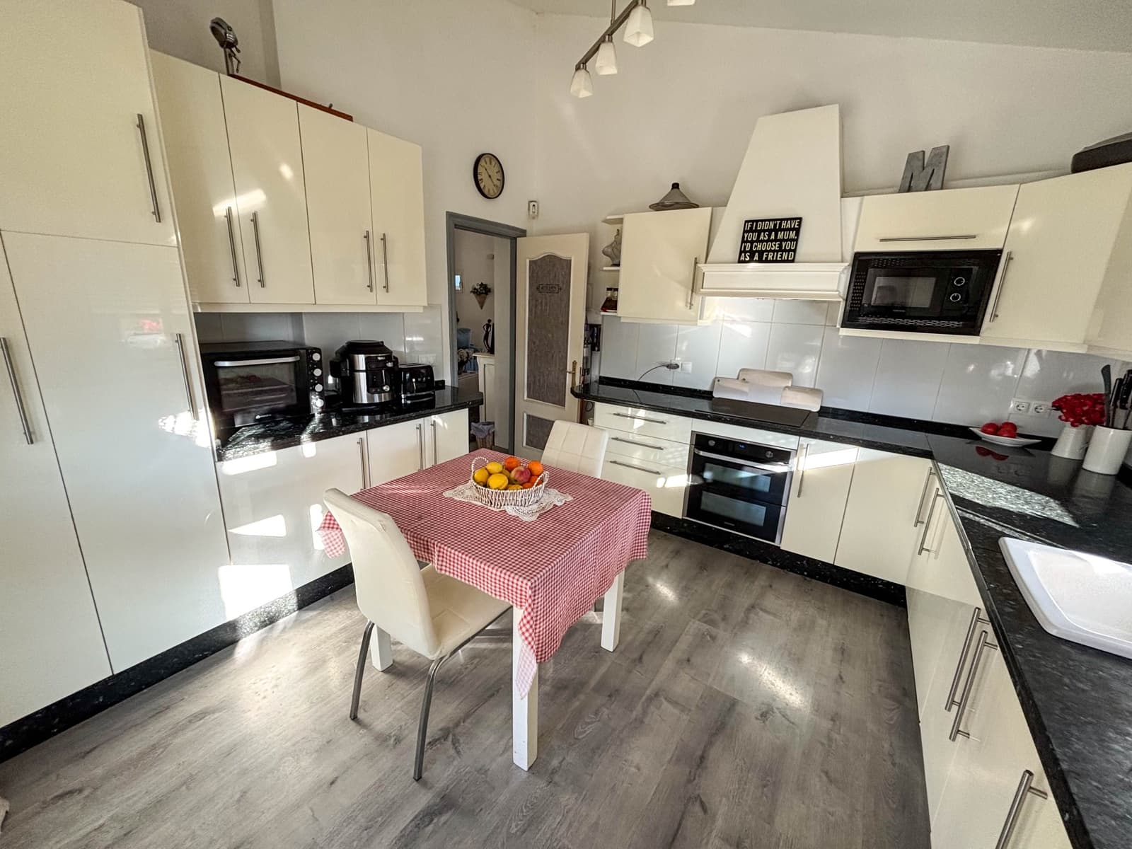 3 quarto Quinta/Casa Rural para venda em Estepona com piscina garagem - 878 000 € (Ref: 9536256)