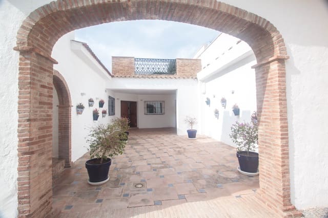 5 sovrum Finca/Hus på landet till salu i Estepona med pool garage - 995 000 € (Ref: 9691595)