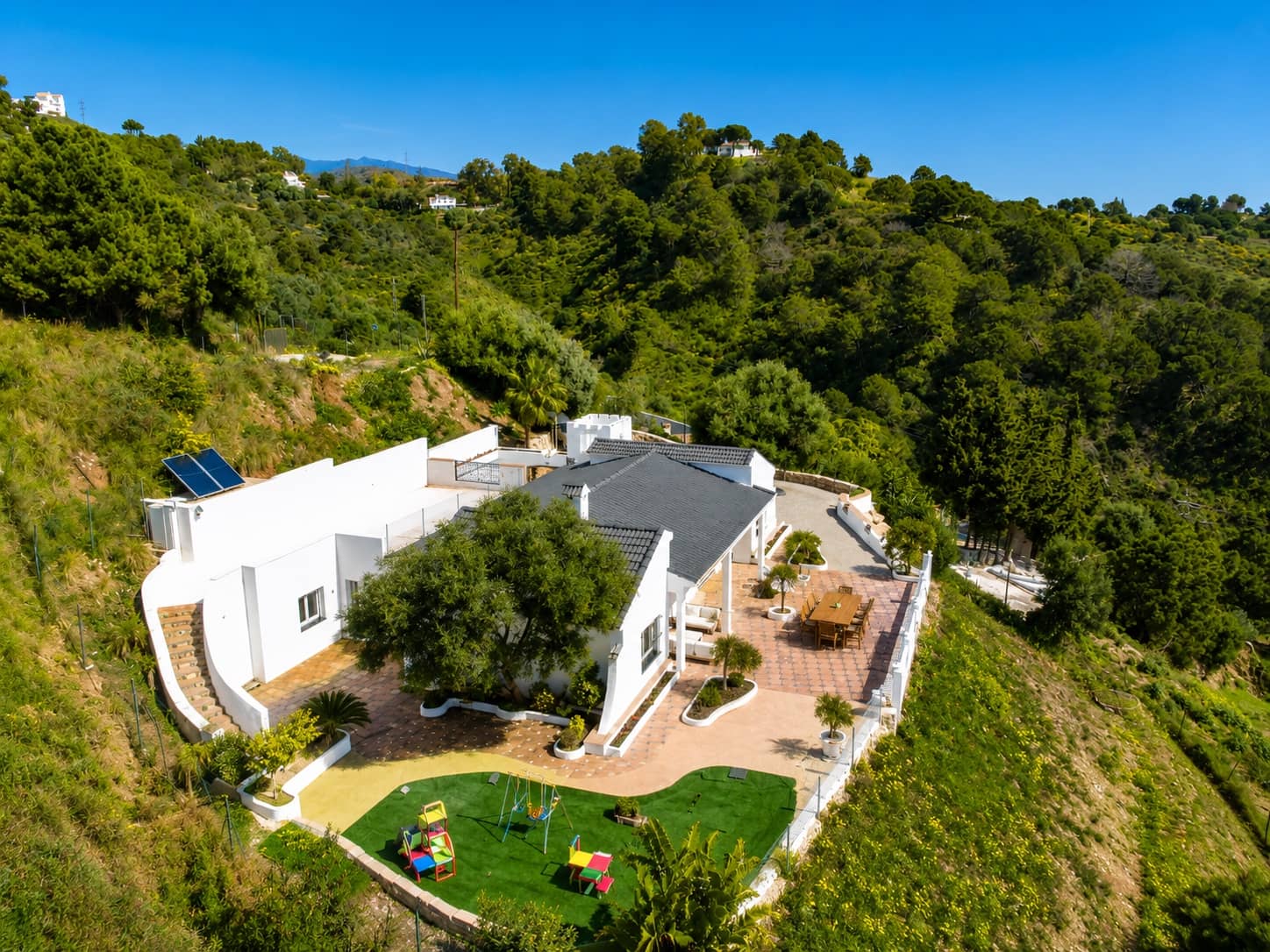 5 bedroom Finca/Country House for sale in Estepona with pool garage - € 995,000 (Ref: 9691595)