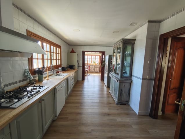 4 slaapkamer Huis te koop in Manilva met zwembad garage - € 1.750.000 (Ref: 9752376)