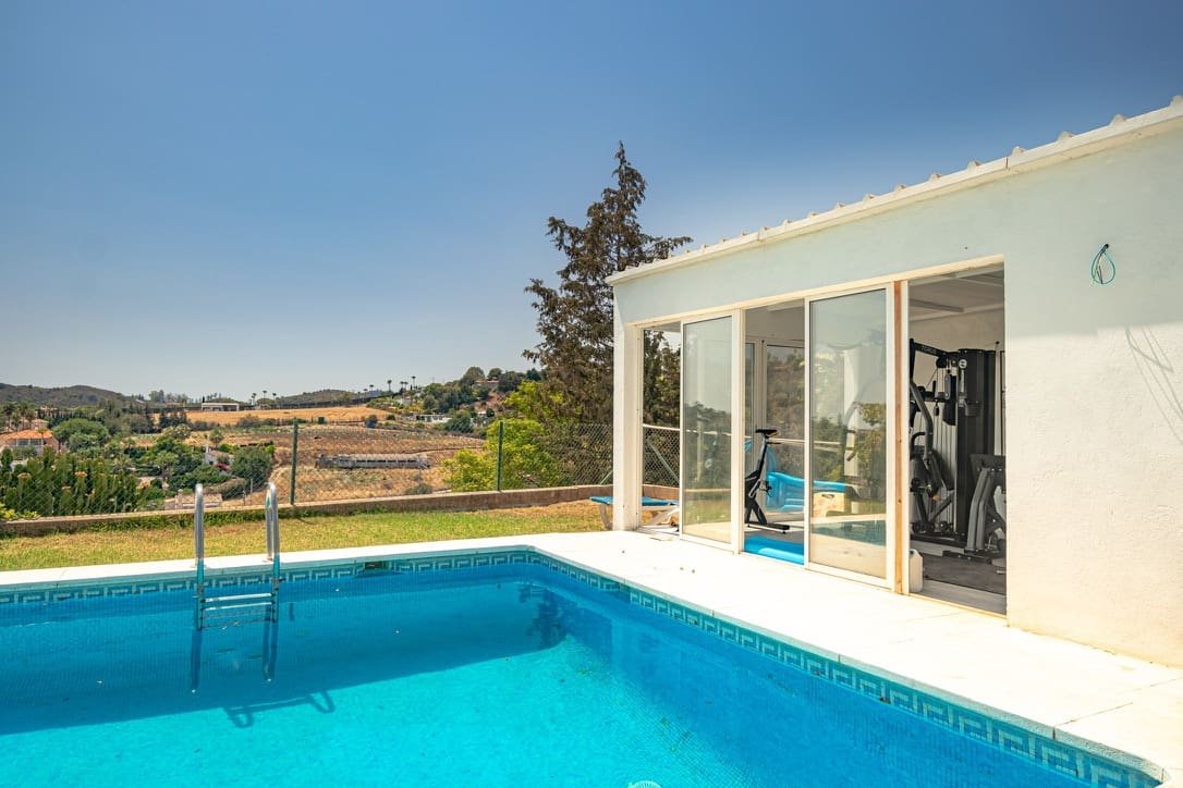 3 chambre Finca/Maison de Campagne à vendre à Estepona avec piscine garage - 875 000 € (Ref: 9779087)