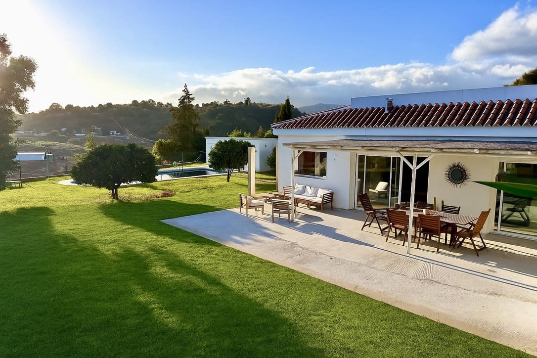 3 chambre Finca/Maison de Campagne à vendre à Estepona avec piscine garage - 875 000 € (Ref: 9779087)