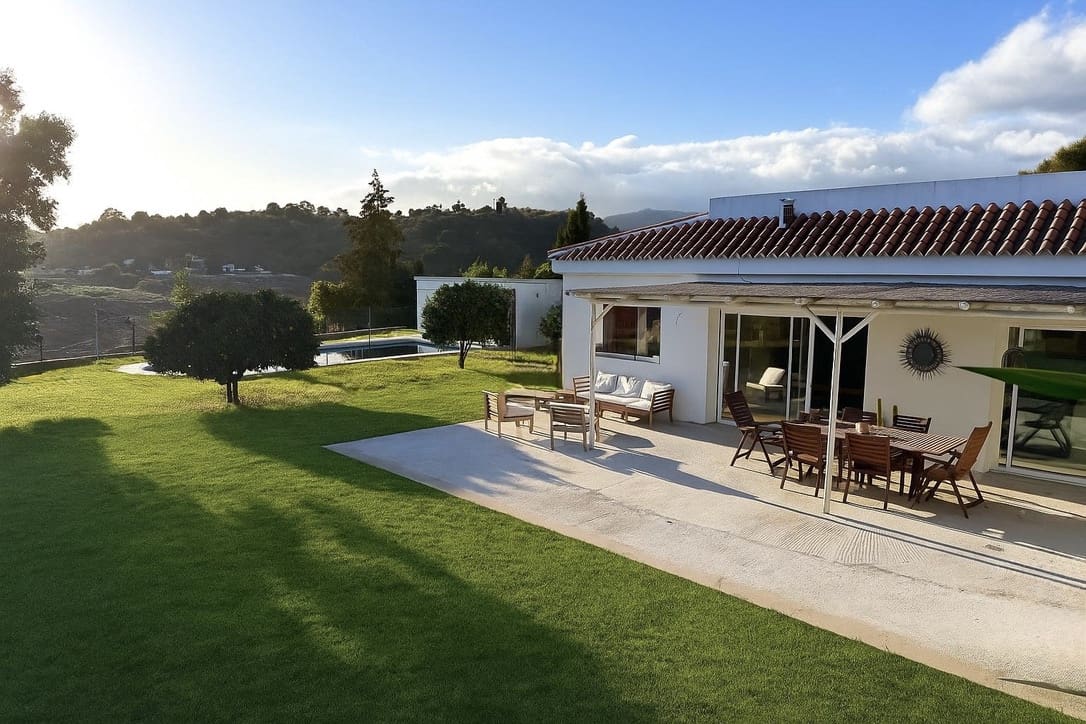 3 chambre Finca/Maison de Campagne à vendre à Estepona avec piscine garage - 875 000 € (Ref: 9779087)