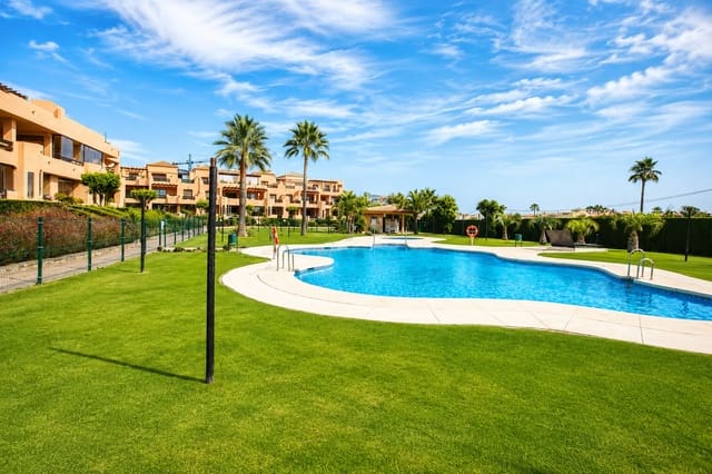 2 slaapkamer Strandappartement te koop in Casares met zwembad garage - € 319.000 (Ref: 9841500)