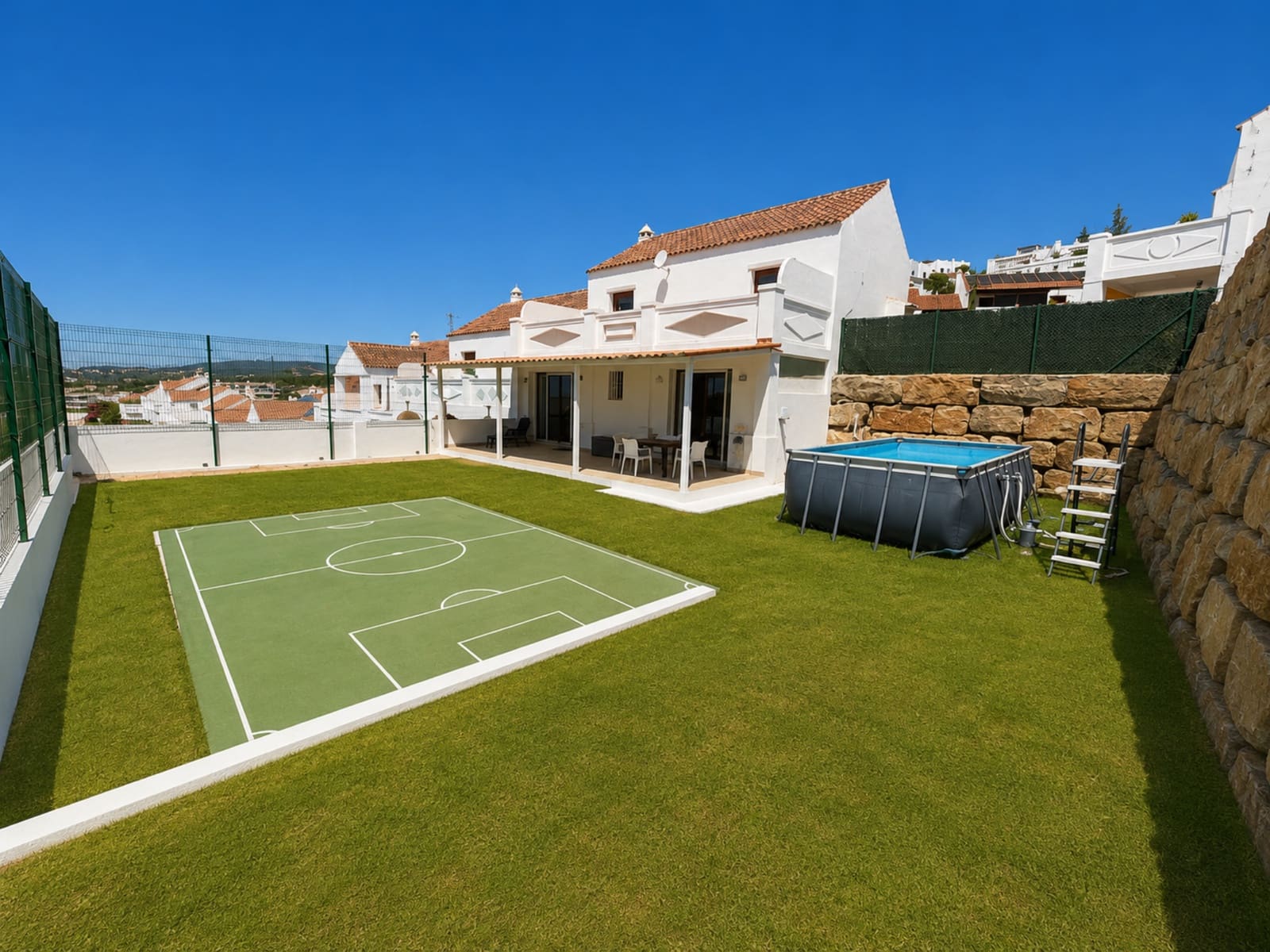 3 chambre Villa/Maison Semi-Mitoyenne à vendre à Casares avec piscine garage - 479 000 € (Ref: 9893033)