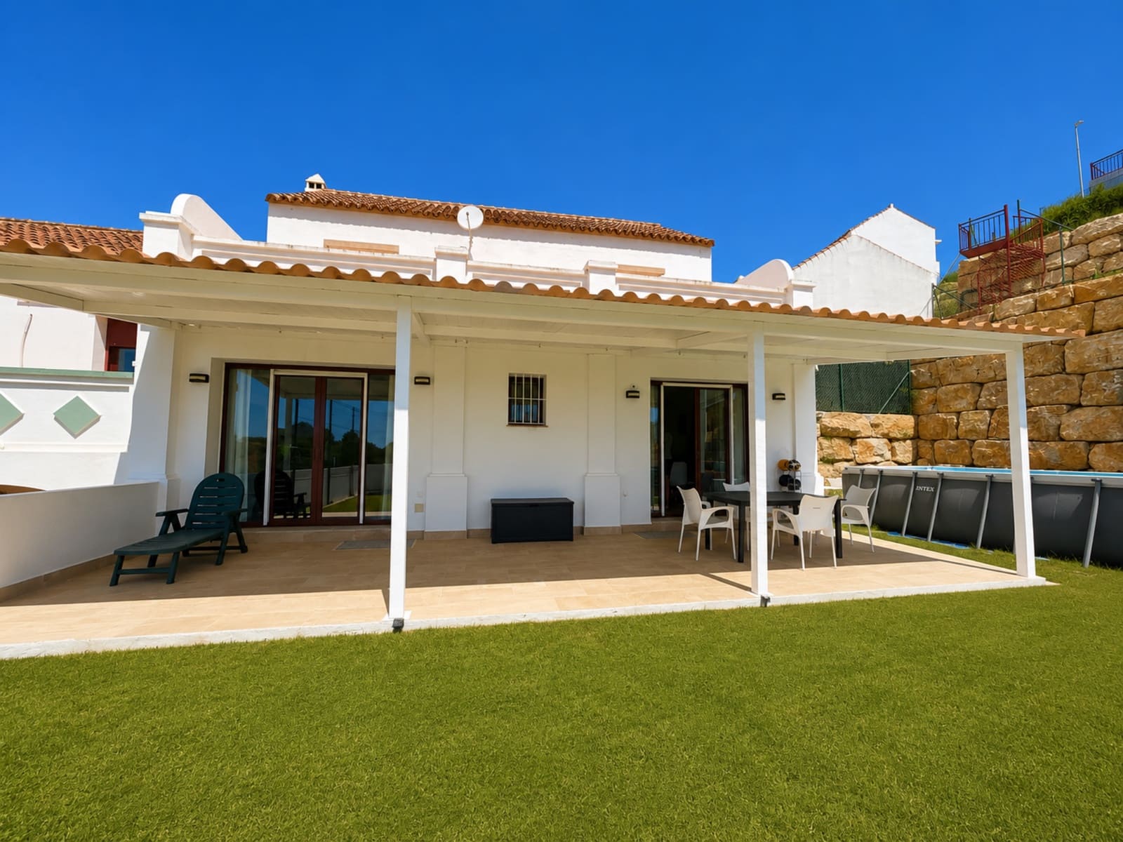 3 chambre Villa/Maison Semi-Mitoyenne à vendre à Casares avec piscine garage - 479 000 € (Ref: 9893033)