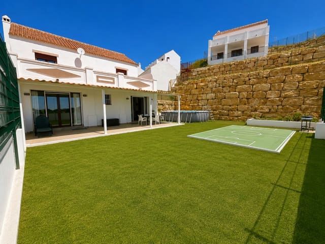 3 bedroom Semi-detached Villa for sale in Casares with pool garage - € 479,000 (Ref: 9893033)