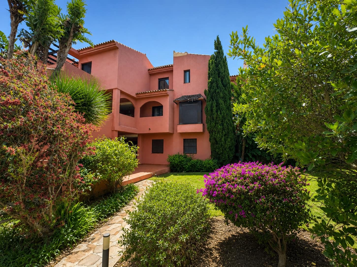 4 soverom Strandleiligheter til salgs i Casares med svømmebasseng garasje - € 395 000 (Ref: 9904997)