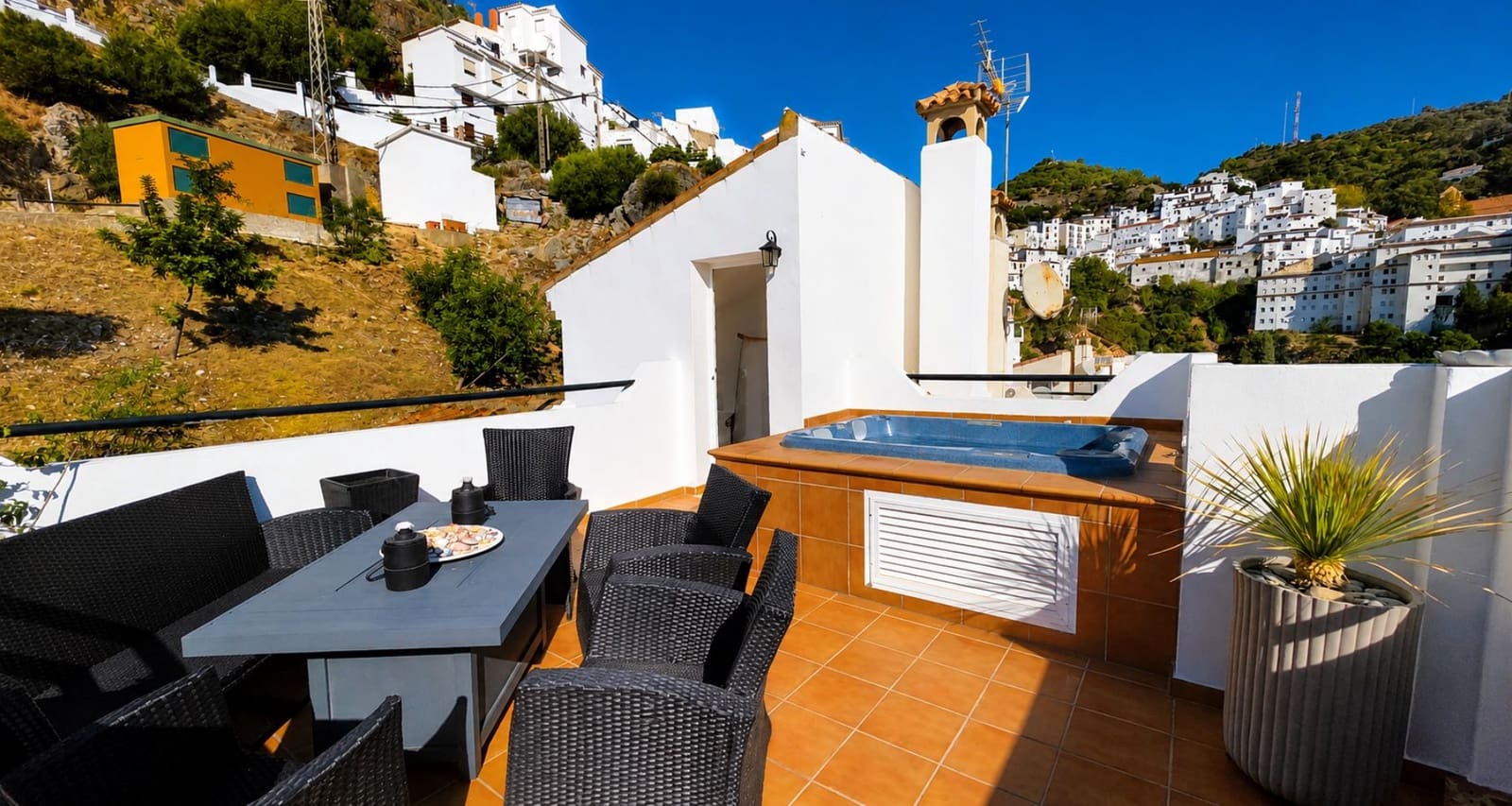 Byhus til salg i Casares med garage - € 340.000 (Ref: 9913681)