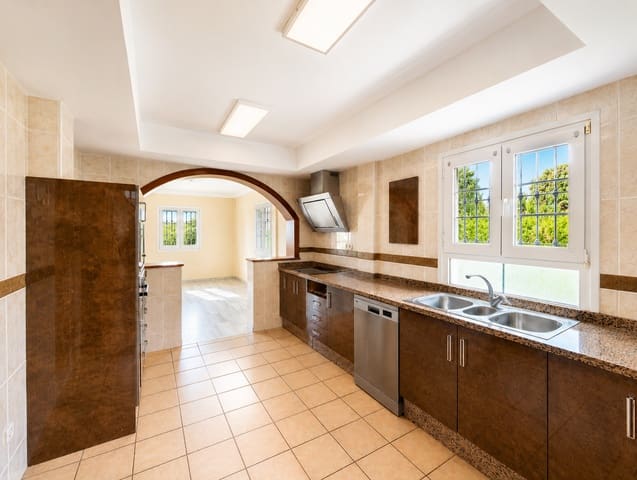 5 slaapkamer Finca/Landhuis te koop in Estepona met zwembad garage - € 1.600.000 (Ref: 9948597)