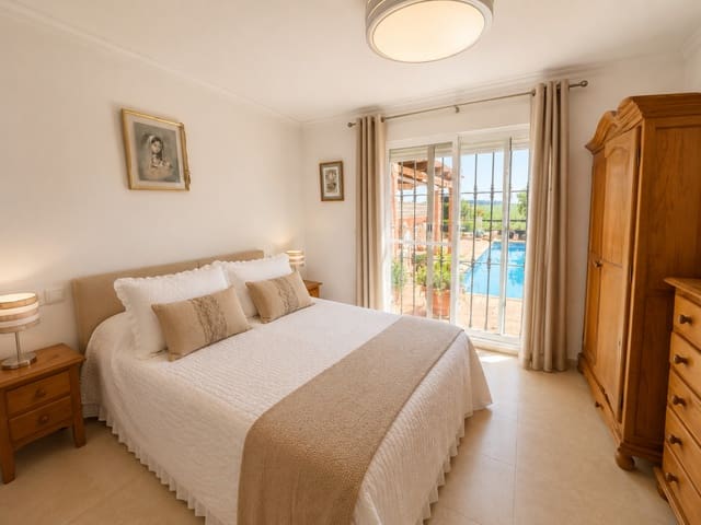 2 slaapkamer Villa te koop in Manilva met zwembad garage - € 465.000 (Ref: 9950446)