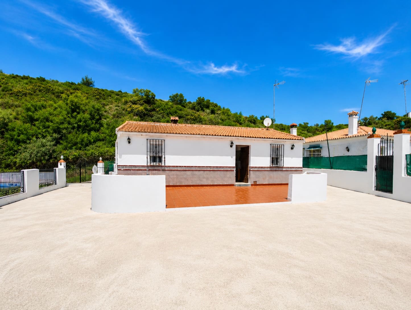 6 bedroom Finca/Country House for sale in Estepona with pool garage - € 900,000 (Ref: 9968405)