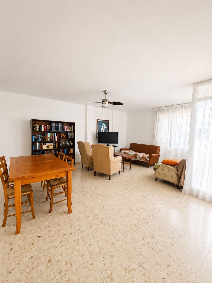 4 bedroom Flat for sale in Torre del Mar - € 365,000 (Ref: 10011806)