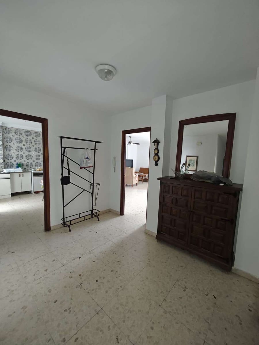 4 bedroom Flat for sale in Torre del Mar - € 365,000 (Ref: 10011806)